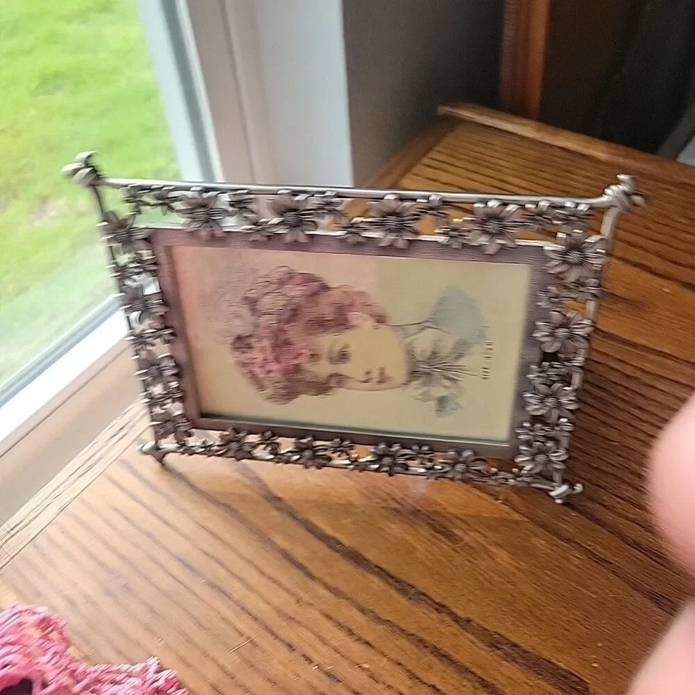 Vtg Beautiful Pewter Silver Tone Farmhouse Daisy's Floral Design 4x6 Photo Frame